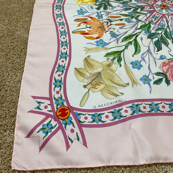 Scarf - Picture 4 of 15